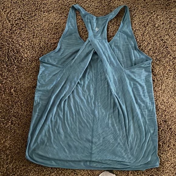 Lululemon tank top size 8 - Picture 2 of 3